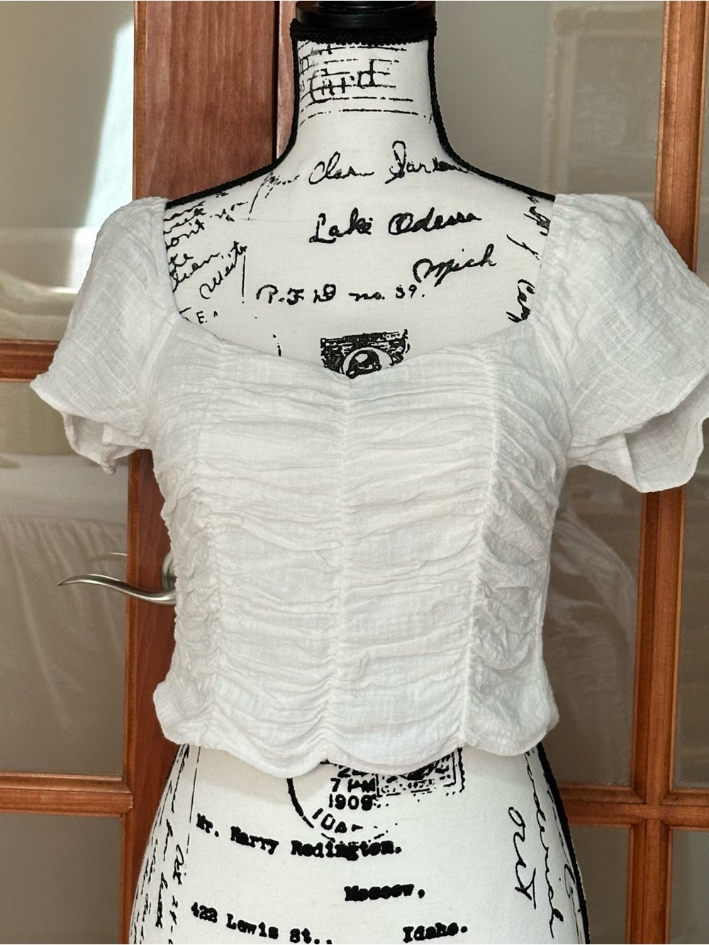 Kirious Los Andeles White Ruched Square-Neck Crop Top with Puff Sleeves. (M)
